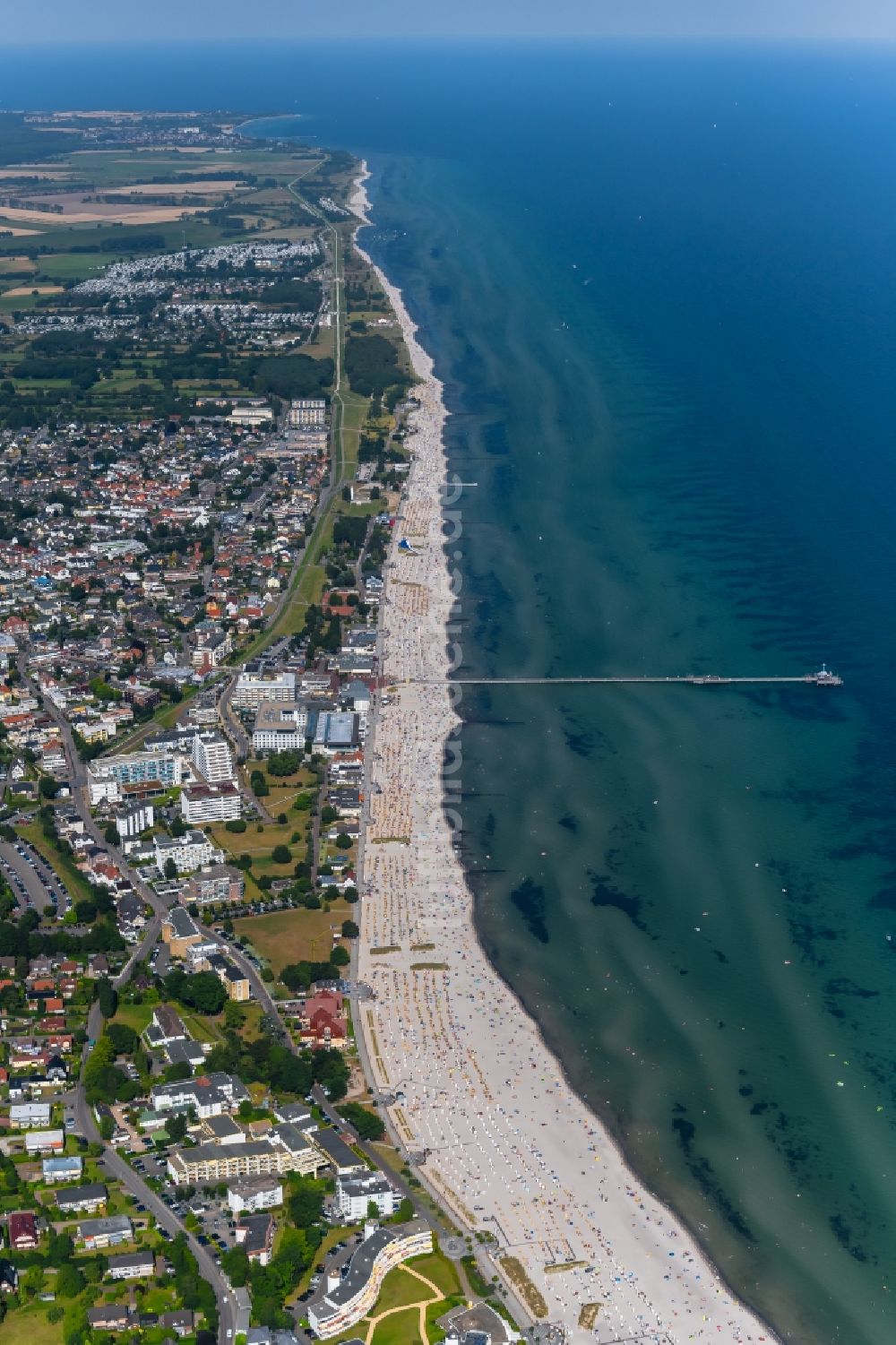 Luftbild Grömitz - Küsten- Landschaft am Sandstrand der Ostsee in Grömitz im Bundesland Schleswig-Holstein, Deutschland