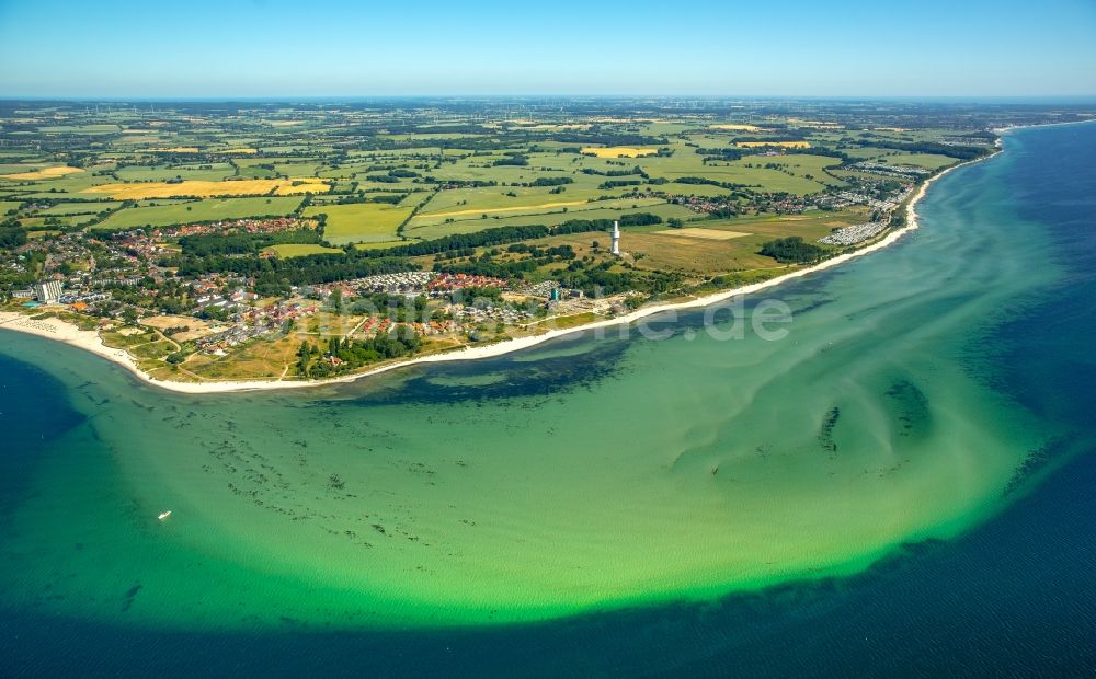 Neustadt in Holstein aus der Vogelperspektive: Küsten- Landschaft am Sandstrand der Ostsee-Küste in Neustadt in Holstein im Bundesland Schleswig-Holstein