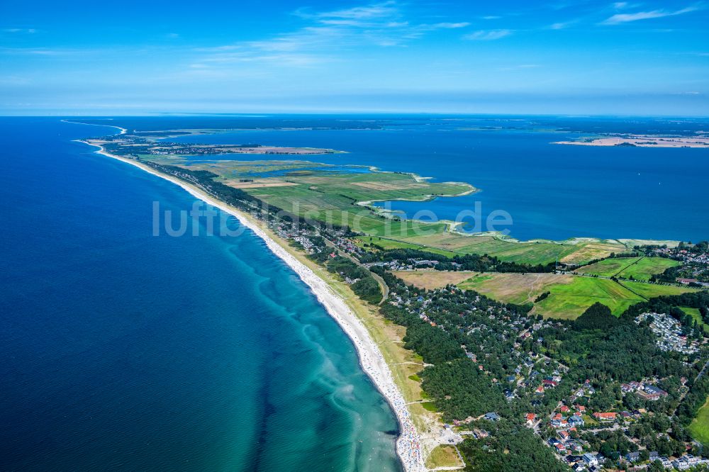 Luftbild Ostseebad Dierhagen - Küsten- Landschaft am Sandstrand der Ostsee im Ortsteil Dierhagen Ost in Dierhagen im Bundesland Mecklenburg-Vorpommern