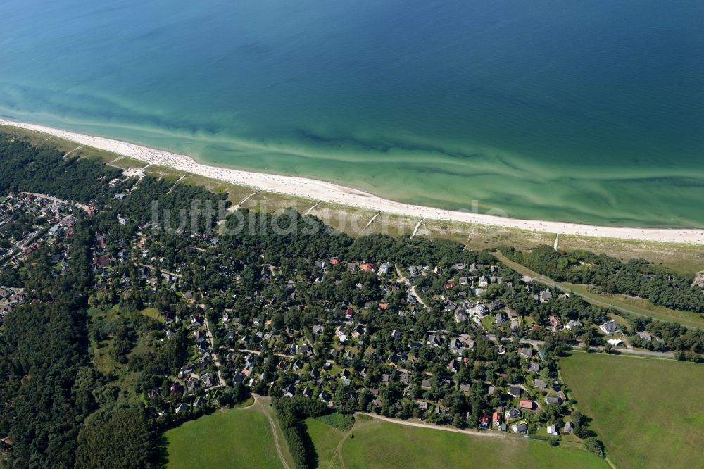 Dierhagen von oben - Küsten- Landschaft am Sandstrand der Ostsee im Ortsteil Neuhaus in Dierhagen im Bundesland Mecklenburg-Vorpommern