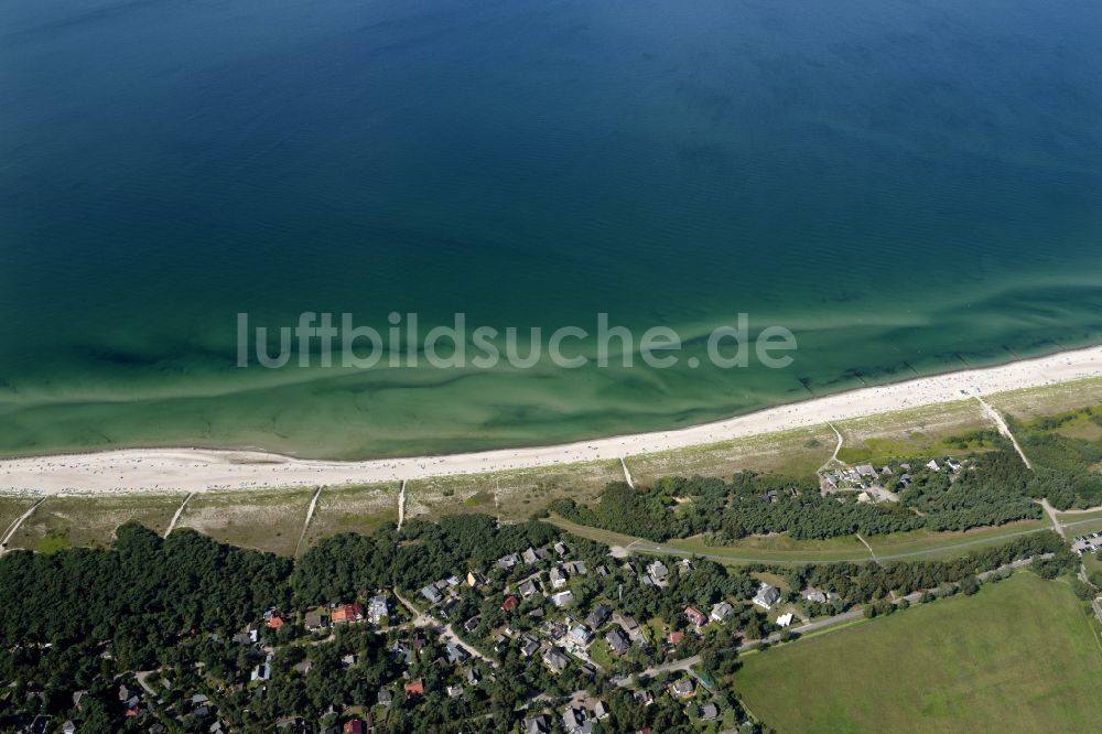 Dierhagen aus der Vogelperspektive: Küsten- Landschaft am Sandstrand der Ostsee im Ortsteil Neuhaus in Dierhagen im Bundesland Mecklenburg-Vorpommern