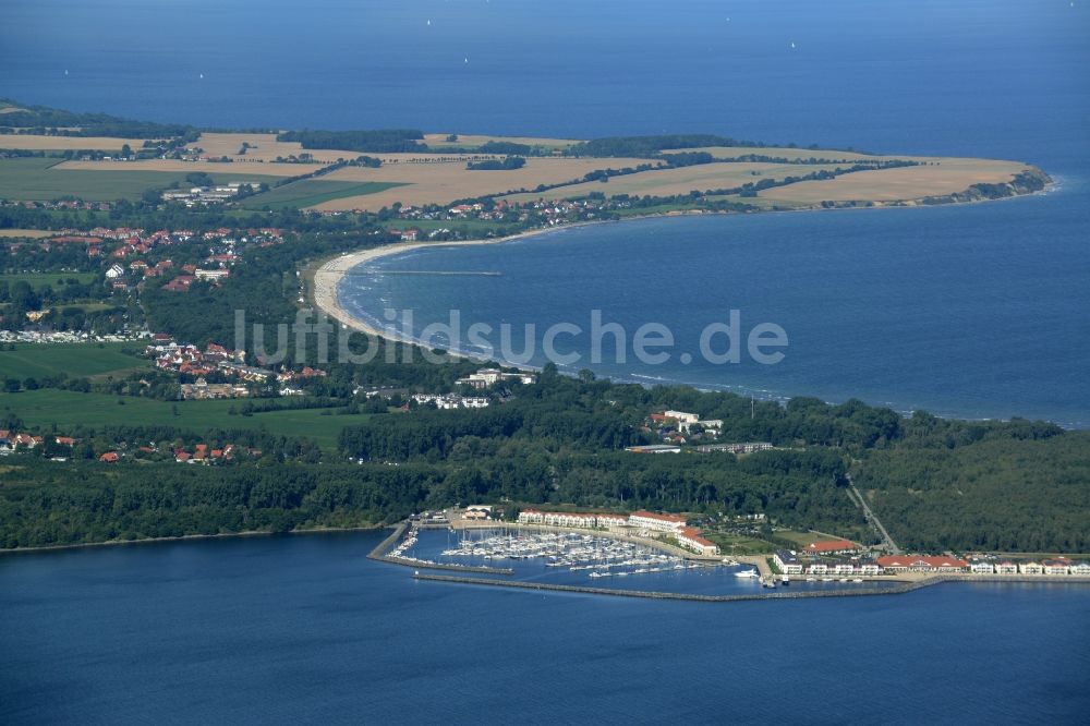 Ostseebad Boltenhagen aus der Vogelperspektive: Küsten- Landschaft am Sandstrand der Ostsee im Ostseebad Boltenhagen im Bundesland Mecklenburg-Vorpommern