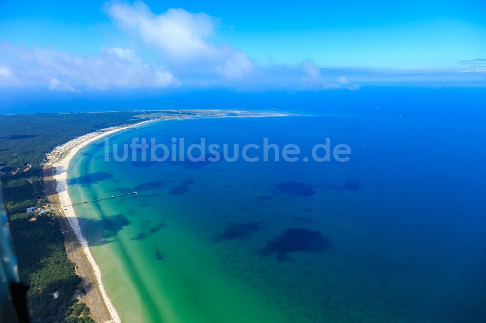 Prerow von oben - Küsten- Landschaft am Sandstrand der Ostsee in Prerow im Bundesland , Deutschland