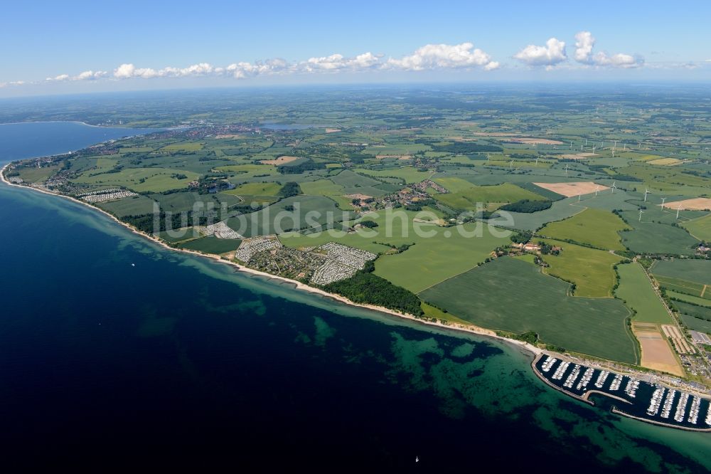 Schashagen aus der Vogelperspektive: Küsten- Landschaft am Sandstrand der Ostsee in Schashagen im Bundesland Schleswig-Holstein