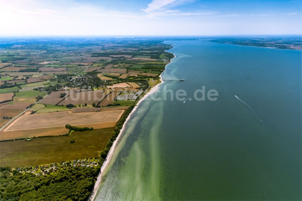 Luftaufnahme Surendorf - Küsten- Landschaft am Sandstrand der Ostsee in Surendorf im Bundesland Schleswig-Holstein, Deutschland