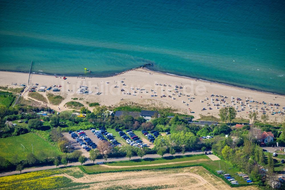 Surendorf aus der Vogelperspektive: Küsten- Landschaft am Sandstrand der Ostsee in Surendorf im Bundesland Schleswig-Holstein, Deutschland