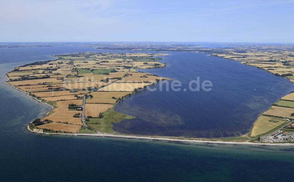 Sydals von oben - Küsten- Landschaft am Sandstrand der Ostsee in Sydals in Dänemark