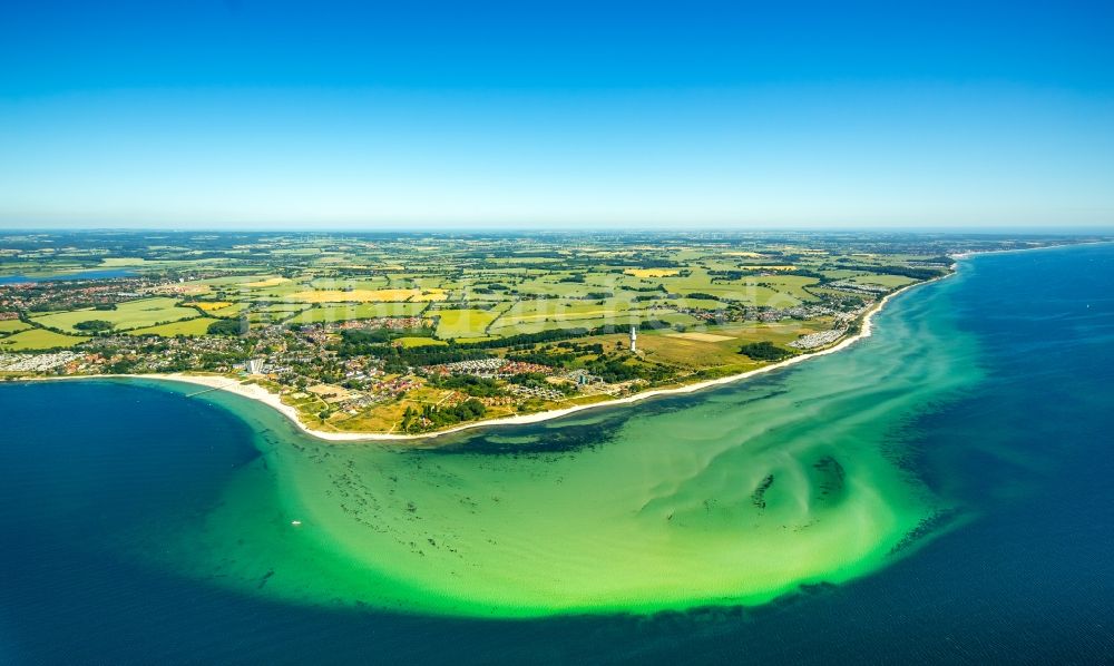 Luftaufnahme Travemünde - Küsten- Landschaft am Sandstrand der Ostsee in Travemünde im Bundesland Schleswig-Holstein