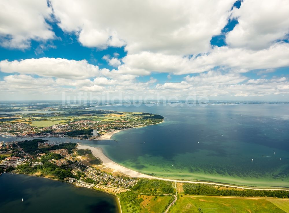 Lübeck von oben - Küsten- Landschaft am Sandstrand der Ostseeküste bei Travemünde in Lübeck im Bundesland Schleswig-Holstein