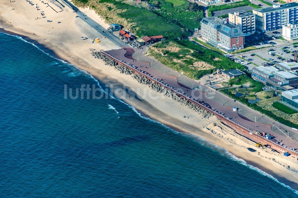 Sylt von oben - Küsten- Landschaft am Sandstrand und Tetrapoden Küstenschutz im Ortsteil Westerland in Sylt im Bundesland Schleswig-Holstein, Deutschland