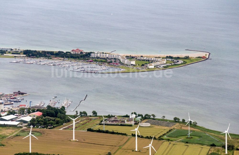 Fehmarn aus der Vogelperspektive: Küsten- Landschaft am Südstrand der Insel Fehmarn im Bundesland Schleswig-Holstein