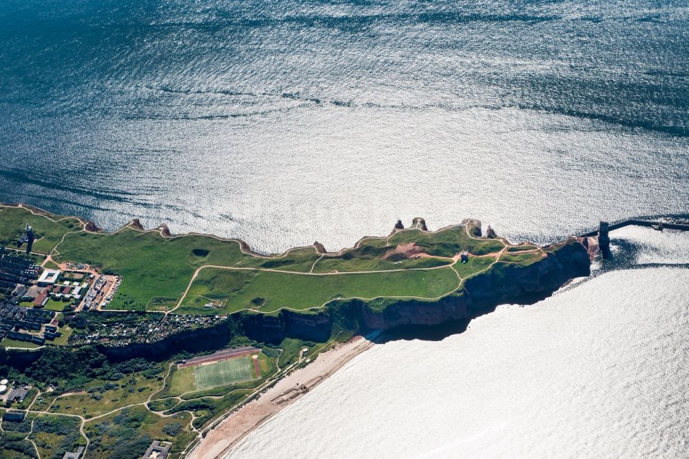 Helgoland von oben - Küsten- Landschaft der Steilküste der Insel Helgoland in der Nordsee im Bundesland Schleswig-Holstein