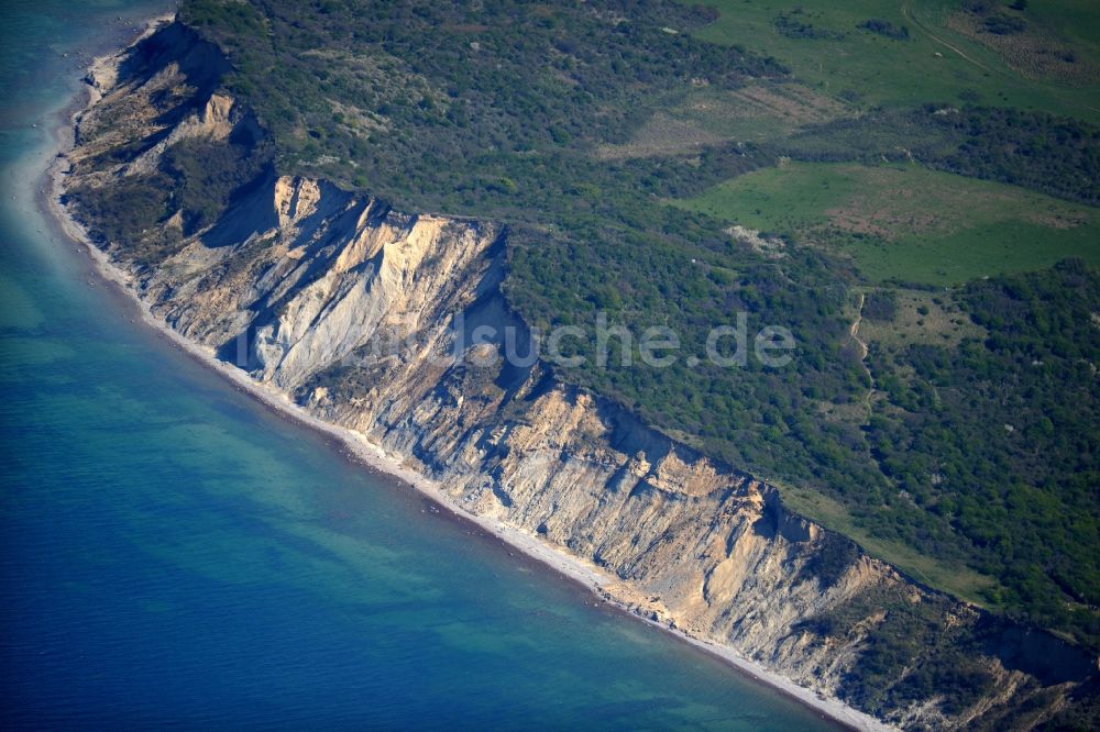 Luftaufnahme Insel Hiddensee - Küsten- Landschaft an der Steilküste der Insel Hiddensee im Bundesland Mecklenburg-Vorpommern