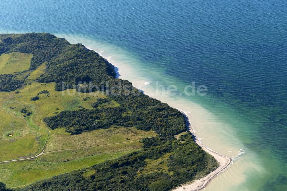 Luftbild Insel Hiddensee - Küsten- Landschaft an der Steilküste der Insel Hiddensee im Bundesland Mecklenburg-Vorpommern