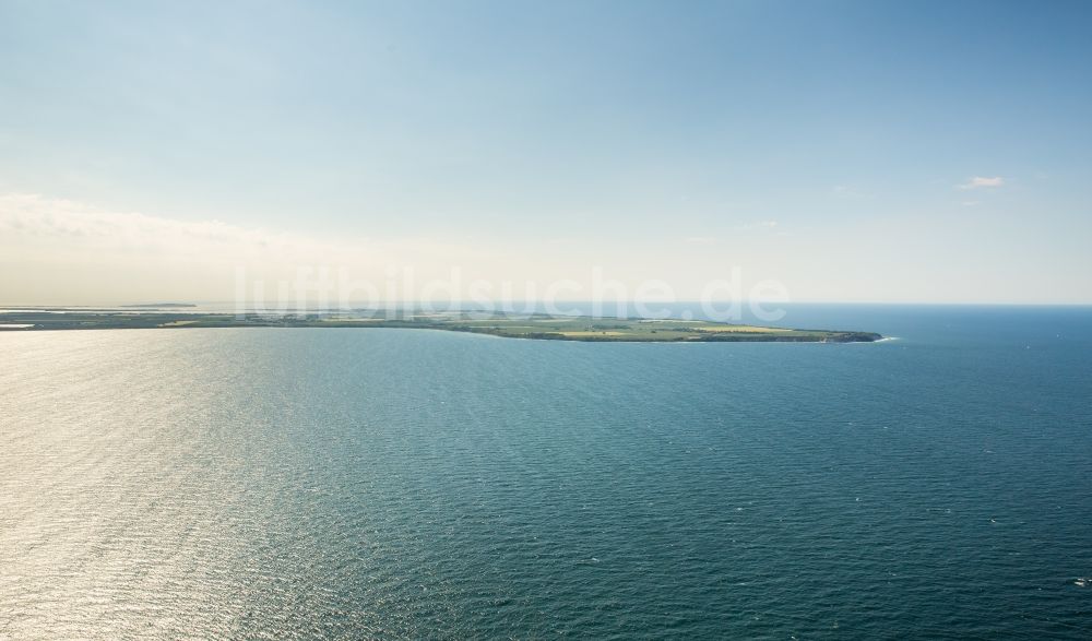 Luftaufnahme Putgarten - Küsten- Landschaft an der Steilküste der Insel Rügen im Ortsteil Arkona in Putgarten im Bundesland Mecklenburg-Vorpommern