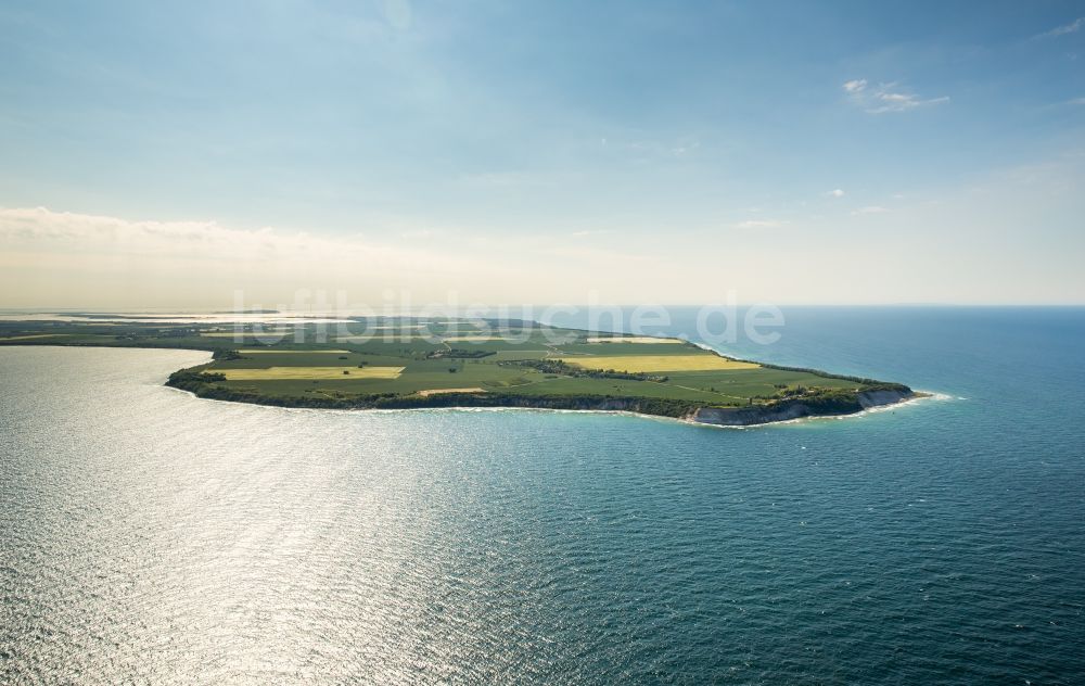 Putgarten aus der Vogelperspektive: Küsten- Landschaft an der Steilküste der Insel Rügen im Ortsteil Arkona in Putgarten im Bundesland Mecklenburg-Vorpommern