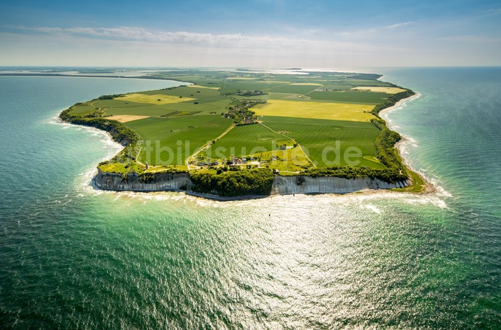 Luftaufnahme Putgarten - Küsten- Landschaft an der Steilküste der Insel Rügen im Ortsteil Arkona in Putgarten im Bundesland Mecklenburg-Vorpommern