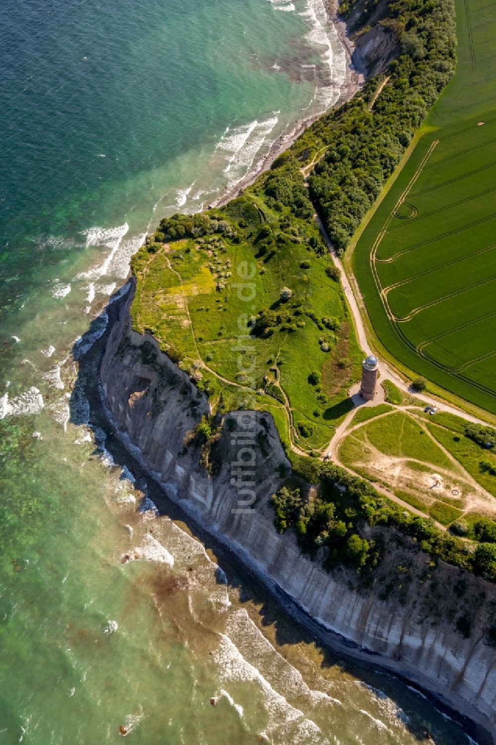 Luftaufnahme Putgarten - Küsten- Landschaft an der Steilküste der Insel Rügen im Ortsteil Arkona in Putgarten im Bundesland Mecklenburg-Vorpommern