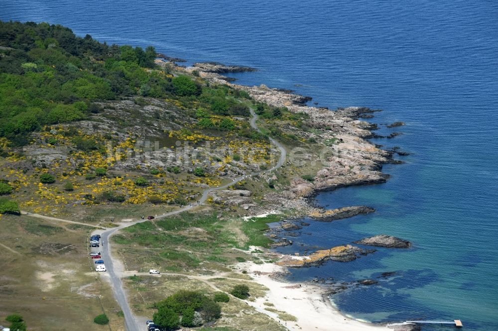 Luftaufnahme Allinge - Küsten- Landschaft an der Steilküste der Ostsee auf der Insel Bornholm in Allinge in Region Hovedstaden, Dänemark