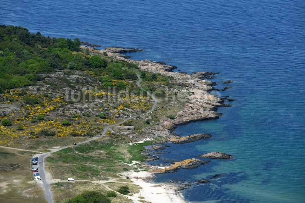 Allinge aus der Vogelperspektive: Küsten- Landschaft an der Steilküste der Ostsee auf der Insel Bornholm in Allinge in Region Hovedstaden, Dänemark