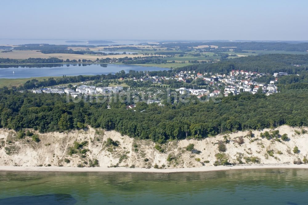 Sellin von oben - Küsten- Landschaft an der Steilküste der Ostsee auf der Insel Rügen in Sellin im Bundesland Mecklenburg-Vorpommern