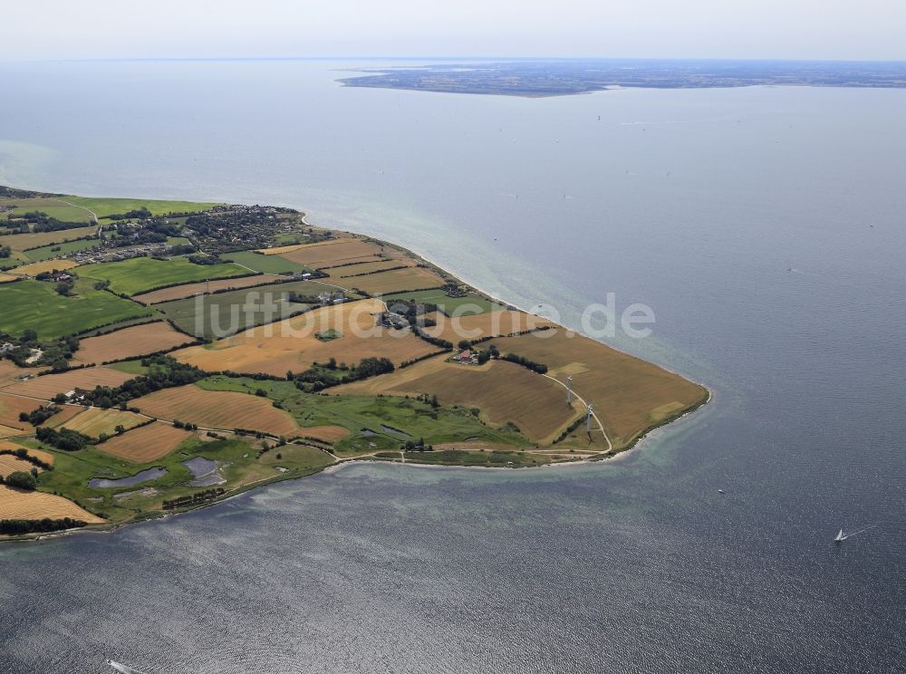 Sydals aus der Vogelperspektive: Küsten- Landschaft an der Steilküste der Ostsee in Sydals in Dänemark