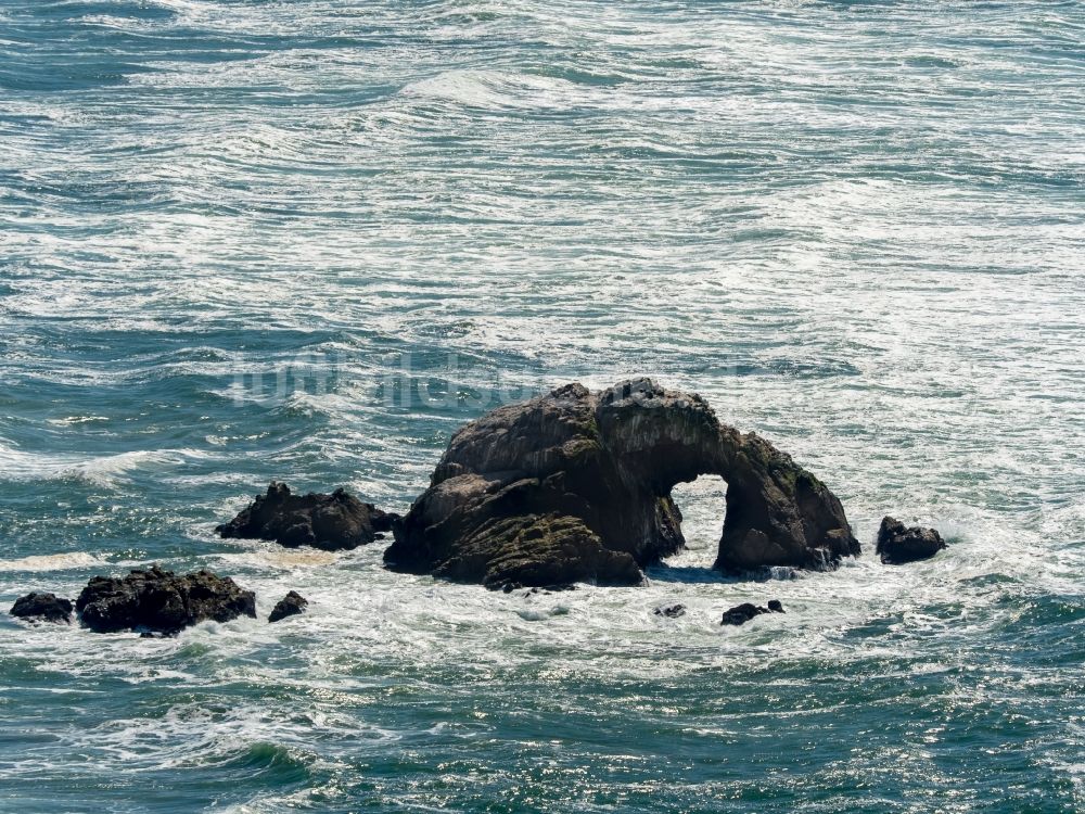 San Francisco von oben - Küsten- Landschaft an der Steilküste der South Bay in San Francisco in Kalifornien, USA