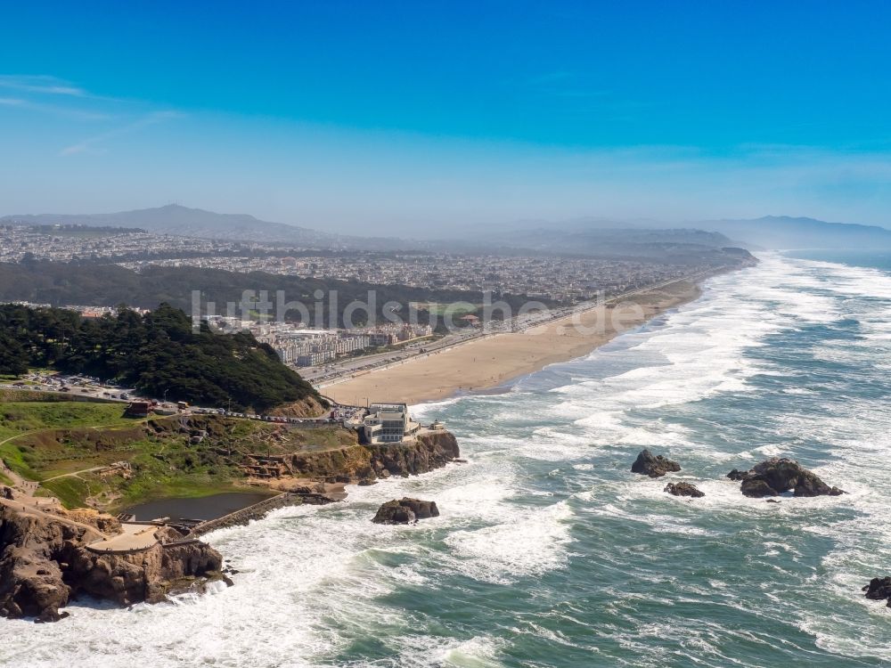 Luftaufnahme San Francisco - Küsten- Landschaft an der Steilküste der South Bay in San Francisco in Kalifornien, USA