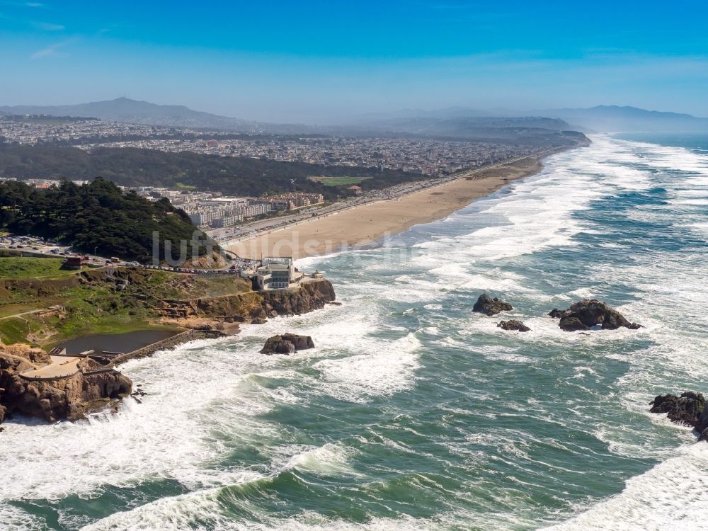 San Francisco von oben - Küsten- Landschaft an der Steilküste der South Bay in San Francisco in Kalifornien, USA