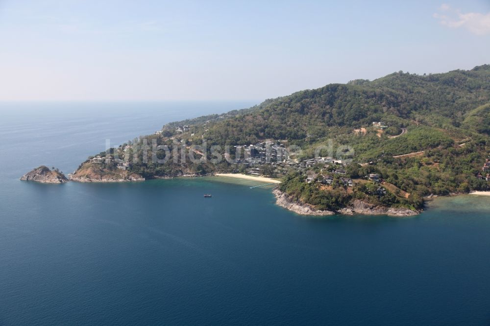 Kammala von oben - Küstenabschnitt bei Kammala auf der Insel Phuket in Thailand