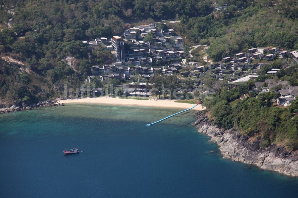 Kammala aus der Vogelperspektive: Küstenabschnitt bei Kammala auf der Insel Phuket in Thailand