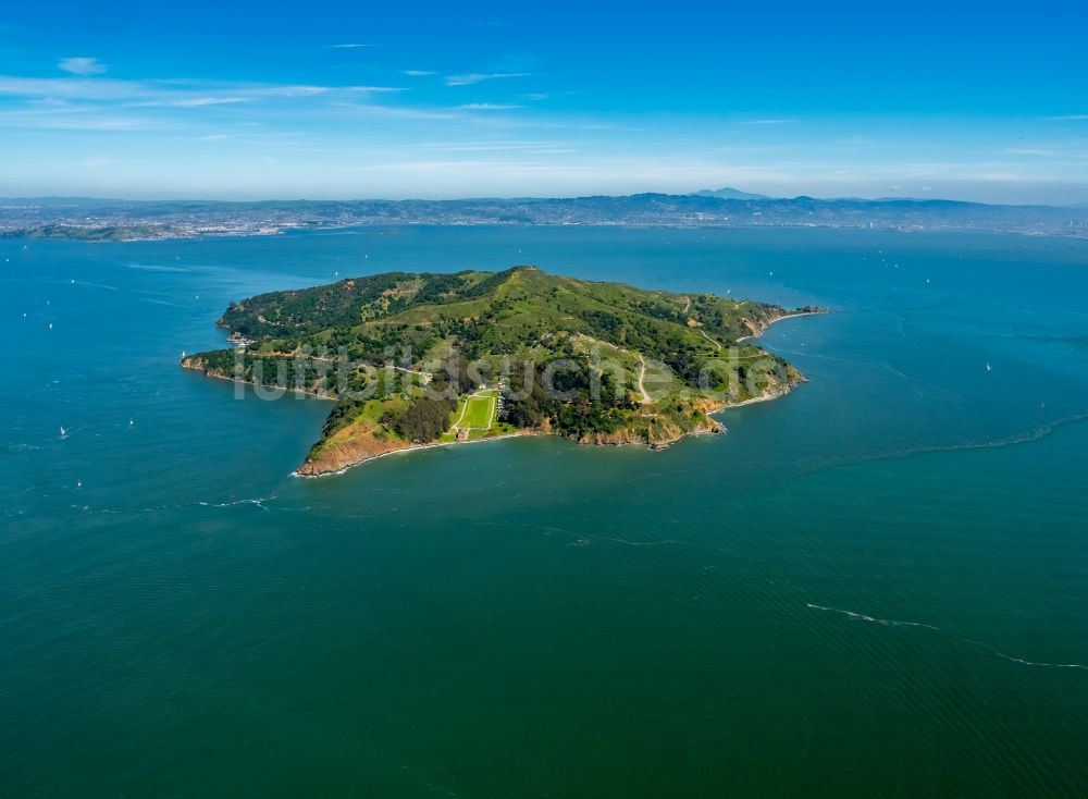 Luftaufnahme Belvedere Tiburon - Küstenbereich der Angel Island - Insel in Belvedere Tiburon in USA