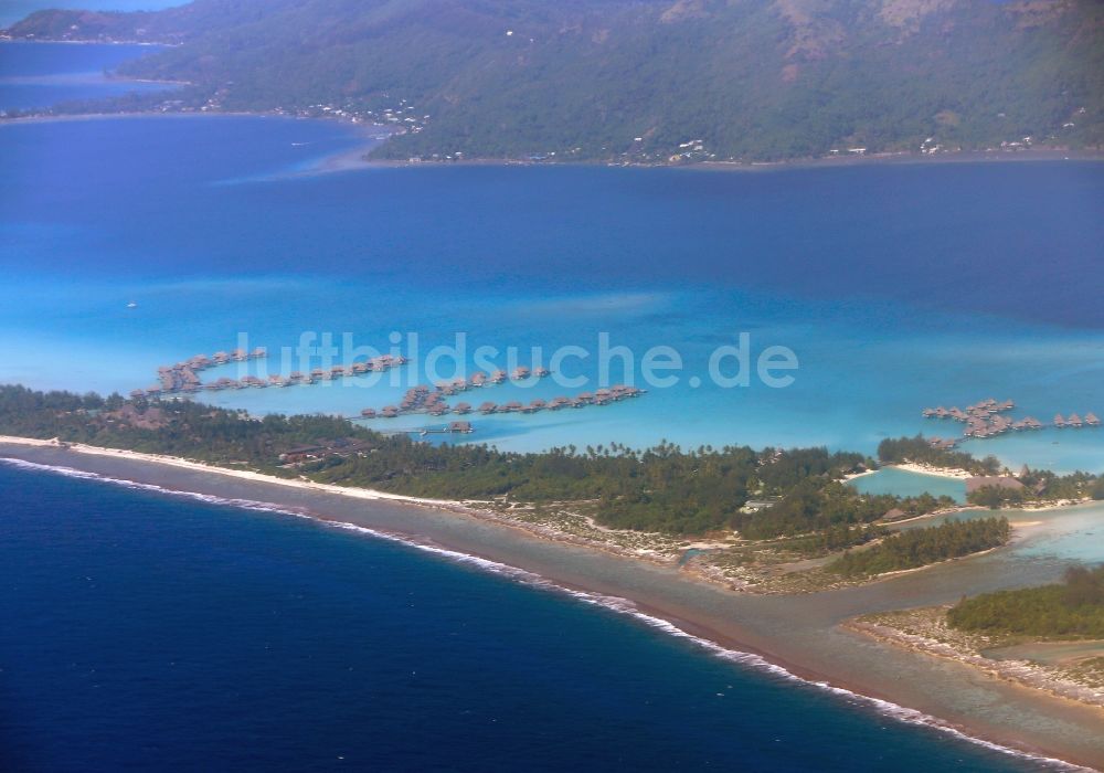 Bora-Bora von oben - Küstenbereich der Bora-Bora - Insel in Iles Sous-le-Vent, Französisch-Polynesien