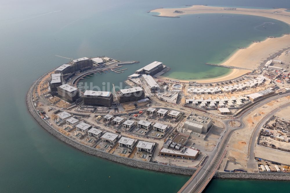 Dubai aus der Vogelperspektive: Küstenbereich der Daria Island im Persischen Golf - Insel in Dubai in Vereinigte Arabische Emirate