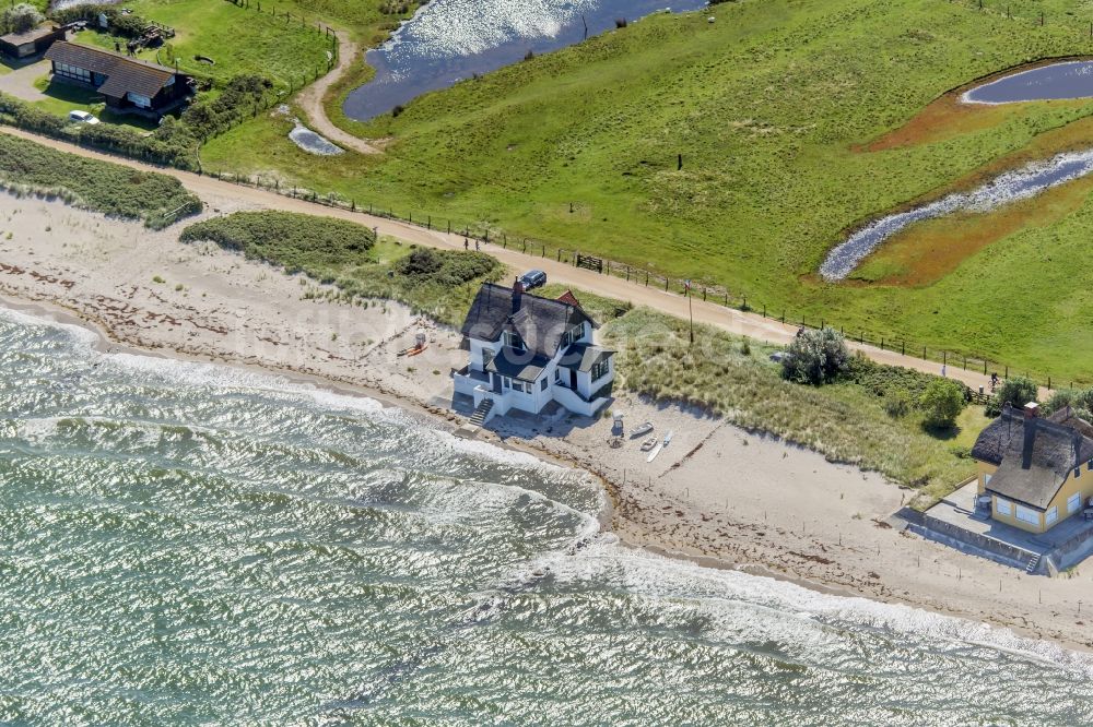 Luftaufnahme Heiligenhafen - Küstenbereich der Halb- Insel Graswarder - Heilgenhafen in Großenbrode im Bundesland Schleswig-Holstein