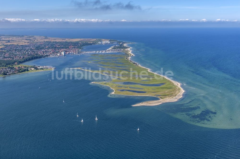 Luftaufnahme Heiligenhafen - Küstenbereich der Halb- Insel Graswarder - Heilgenhafen in Großenbrode im Bundesland Schleswig-Holstein