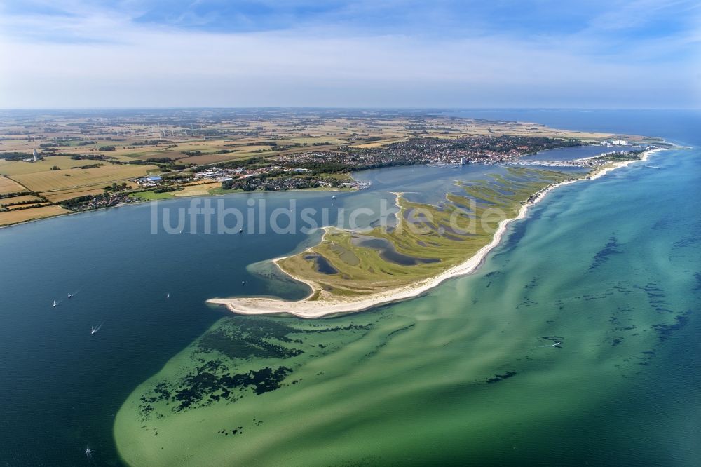 Luftaufnahme Heiligenhafen - Küstenbereich der Halb- Insel Graswarder - Heilgenhafen in Großenbrode im Bundesland Schleswig-Holstein