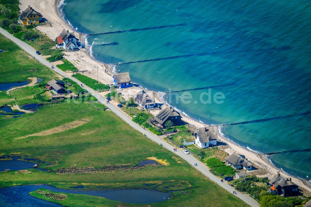 Heiligenhafen von oben - Küstenbereich der Halb- Insel Graswarder - Heilgenhafen in Großenbrode im Bundesland Schleswig-Holstein