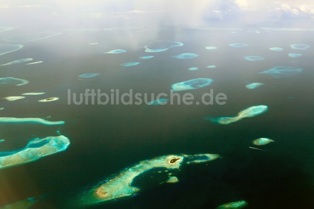 Dharanboodhoo aus der Vogelperspektive: Küstenbereich Indischer Ozean - Insel in Dharanboodhoo in Central Province, Malediven