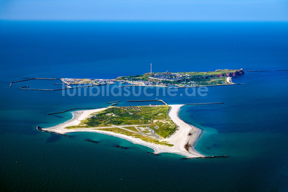 Luftbild Helgoland - Küstenbereich der Insel Düne mit Flugplatz in Helgoland im Bundesland Schleswig-Holstein, Deutschland