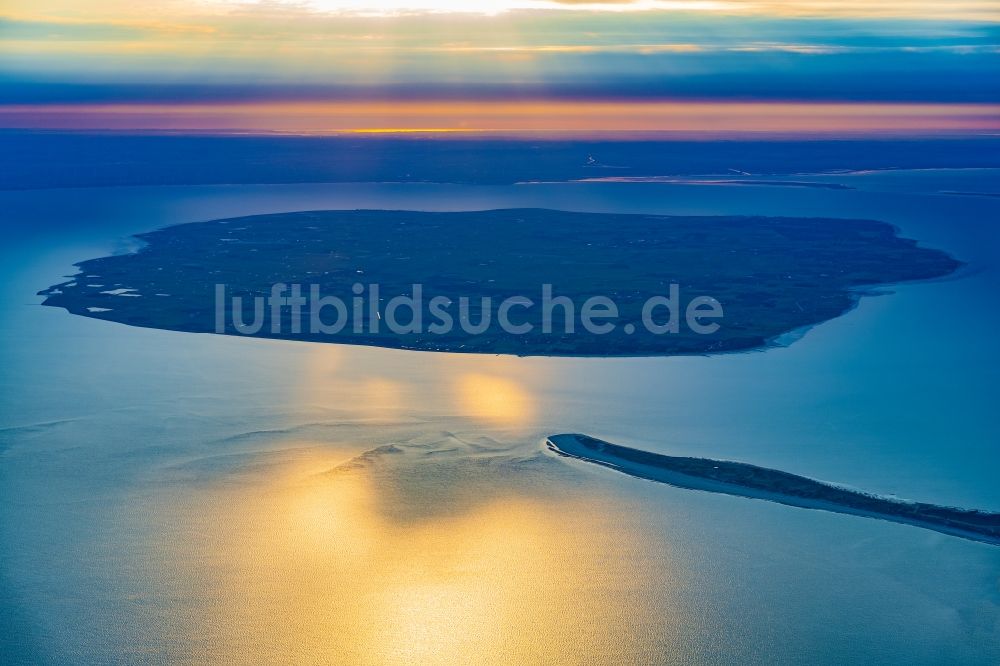 Föhr von oben - Küstenbereich der nordfriesischen Nordsee-Insel Föhr im Sonnenaufgang im Bundesland Schleswig-Holstein, Deutschland