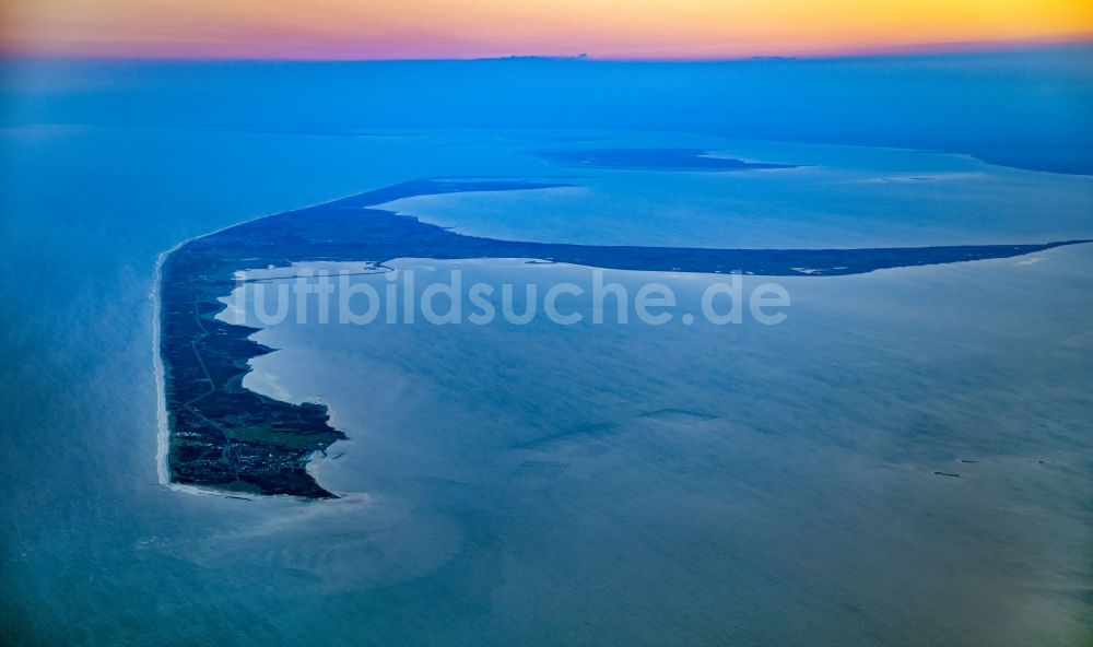 Sylt von oben - Küstenbereich der nordfriesischen Nordsee-Insel Sylt im Sonnenaufgang im Bundesland Schleswig-Holstein, Deutschland