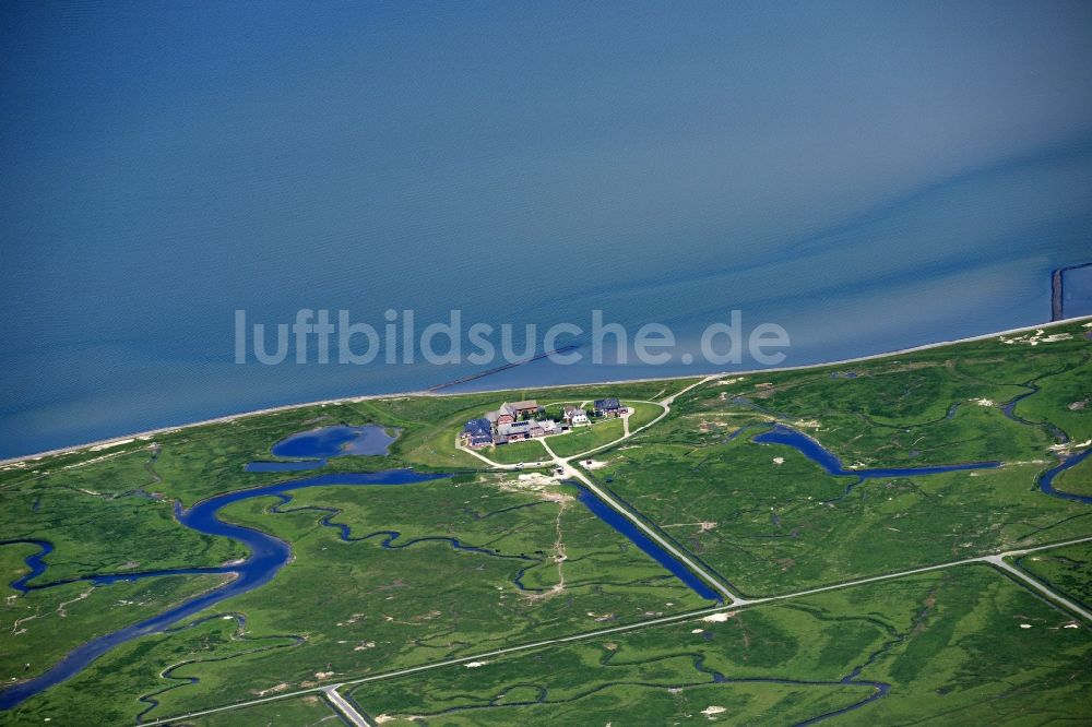 Hooge aus der Vogelperspektive: Küstenbereich der Nordsee- Hallig - Insel in Hooge im Bundesland Schleswig-Holstein