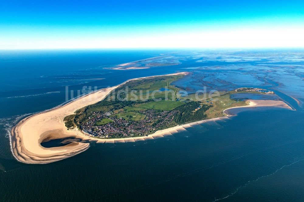 Borkum aus der Vogelperspektive: Küstenbereich Nordsee - Insel Borkum in Ostfriesland im Bundesland Niedersachsen, Deutschland