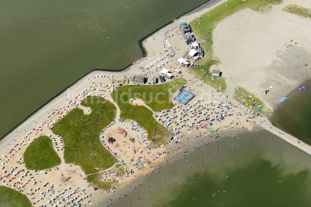 Büsum aus der Vogelperspektive: Küstenbereich der Nordsee - Insel in Büsum im Bundesland Schleswig-Holstein