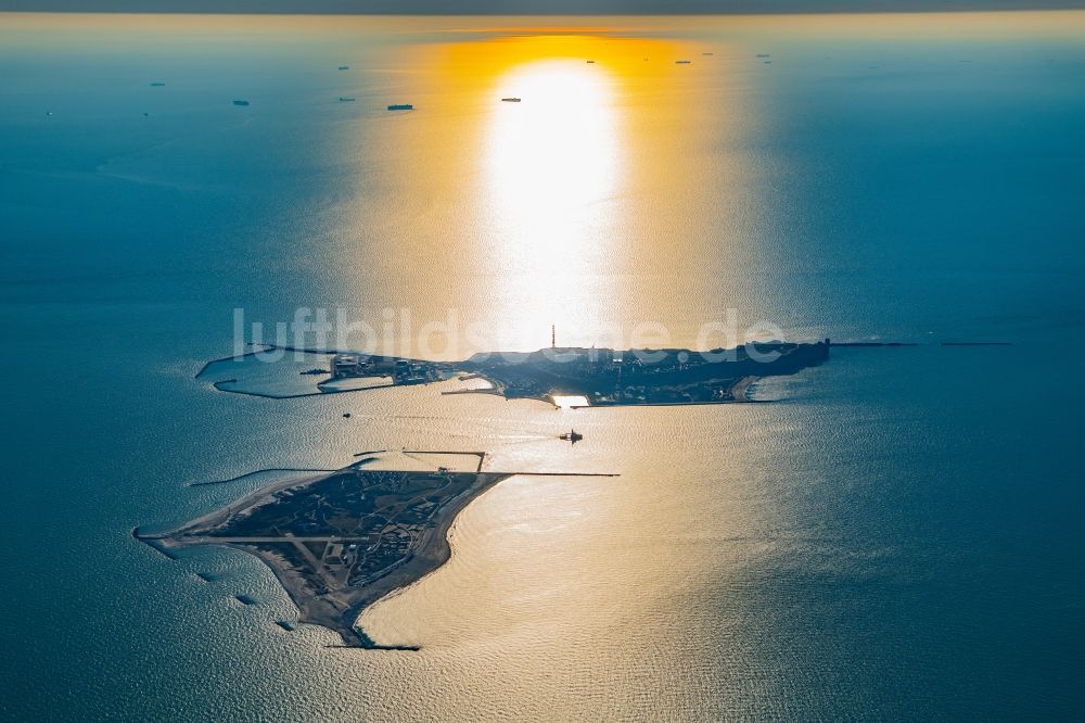 Luftbild Helgoland - Küstenbereich der Nordsee - Insel Helgoland mit dem Lummenfelsen im Bundesland Schleswig-Holstein