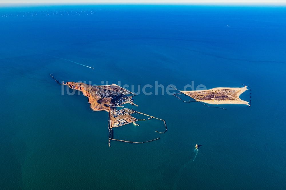 Luftaufnahme Helgoland - Küstenbereich der Nordsee - Insel Helgoland mit dem Lummenfelsen im Bundesland Schleswig-Holstein