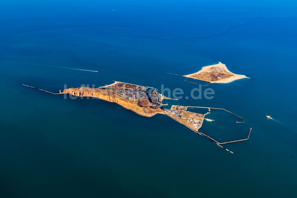 Helgoland von oben - Küstenbereich der Nordsee - Insel Helgoland mit dem Lummenfelsen im Bundesland Schleswig-Holstein