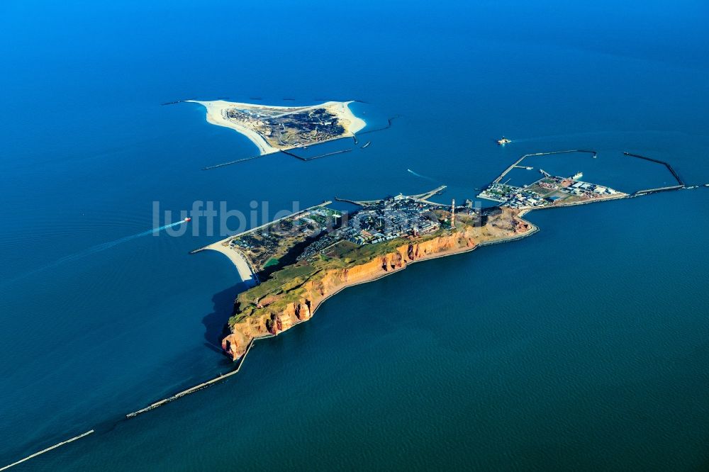 Helgoland aus der Vogelperspektive: Küstenbereich der Nordsee - Insel Helgoland mit dem Lummenfelsen im Bundesland Schleswig-Holstein