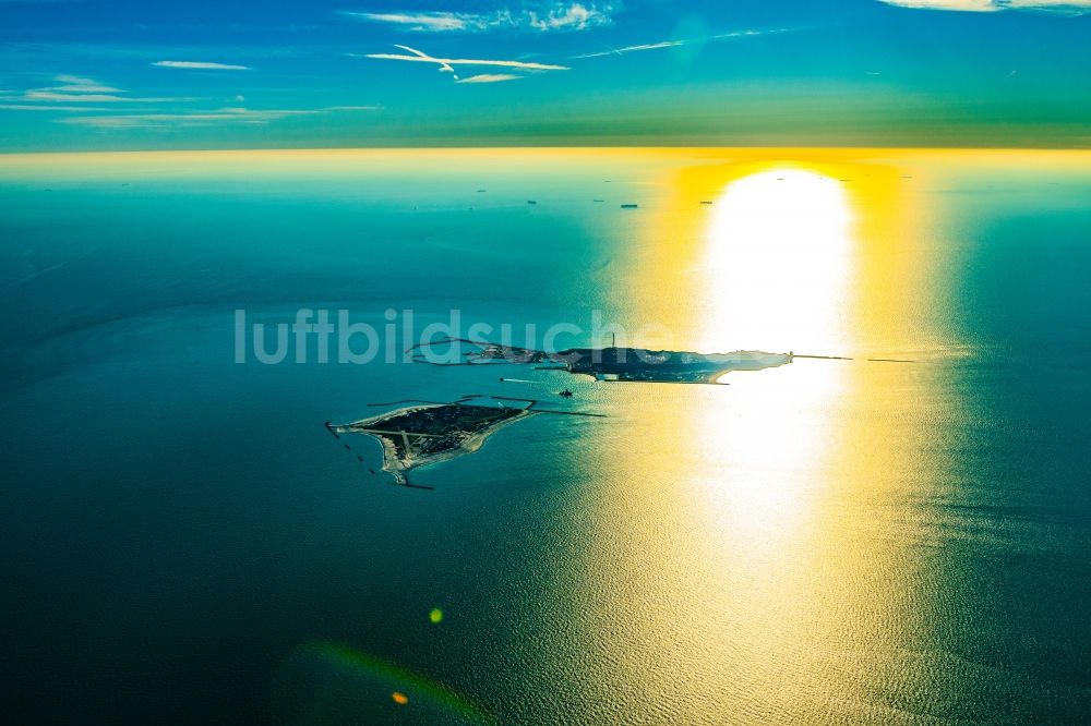 Luftaufnahme Helgoland - Küstenbereich der Nordsee - Insel Helgoland mit dem Lummenfelsen im Bundesland Schleswig-Holstein